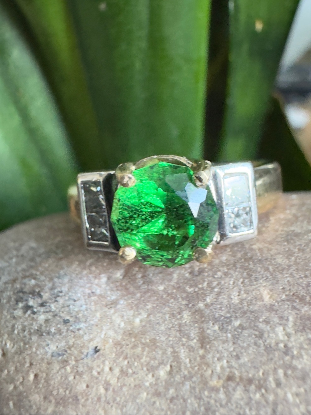 18k Tsavorite Garnet & Diamonds Ring